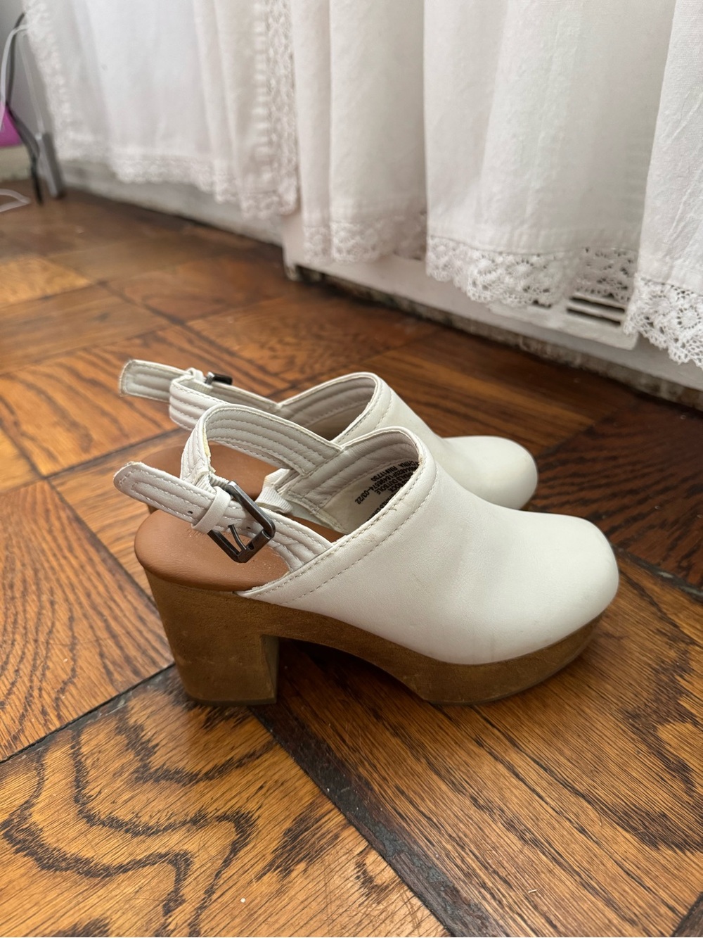 Universal Thread White Slingback Platform Clogs with Tan Wood-Look Heel, size 5 - Picture 7 of 10